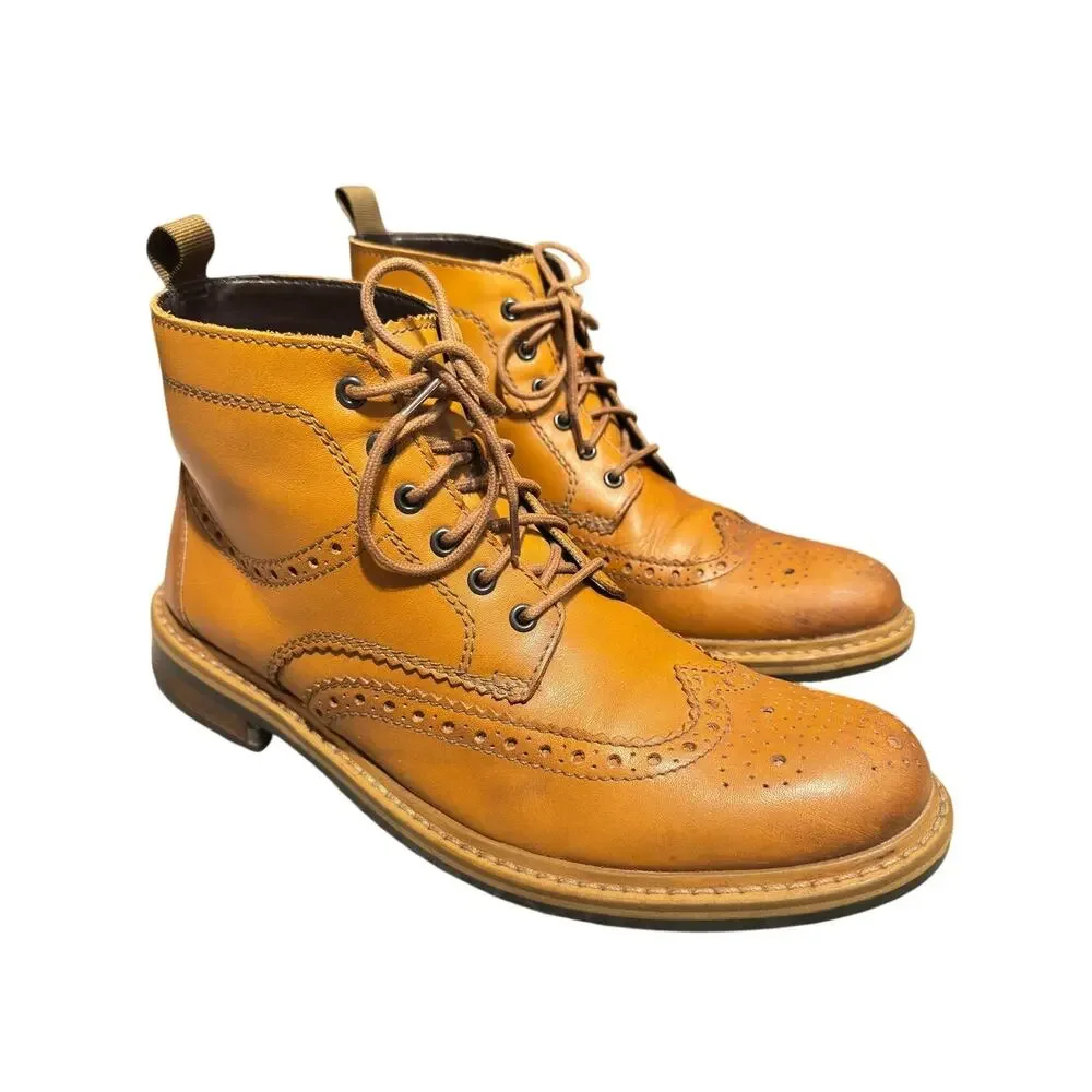 Clarks Tan Leather Wingtip Brogue Ankle Boots - size 9